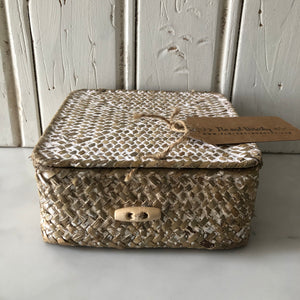 Lidded Wicker Basket with Toggle Fastening (15cm x 15cm x 7cm)