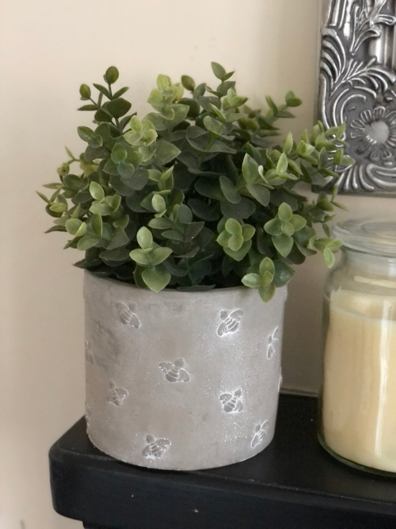 Embossed Bee Cement Planter - Medium (H11cm x D12cm)